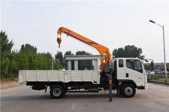 點擊查看詳細信息<br>標題：5噸凱馬隨車吊3節臂 閱讀次數：2390