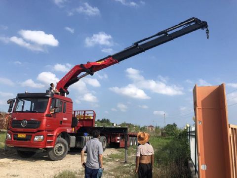 點擊查看詳細信息<br>標題：30噸折臂吊 閱讀次數：2212